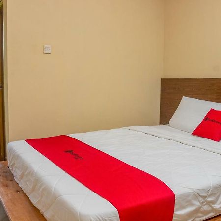 Готель Reddoorz Syariah Near Pasar Modern Cikopo Караванг Екстер'єр фото